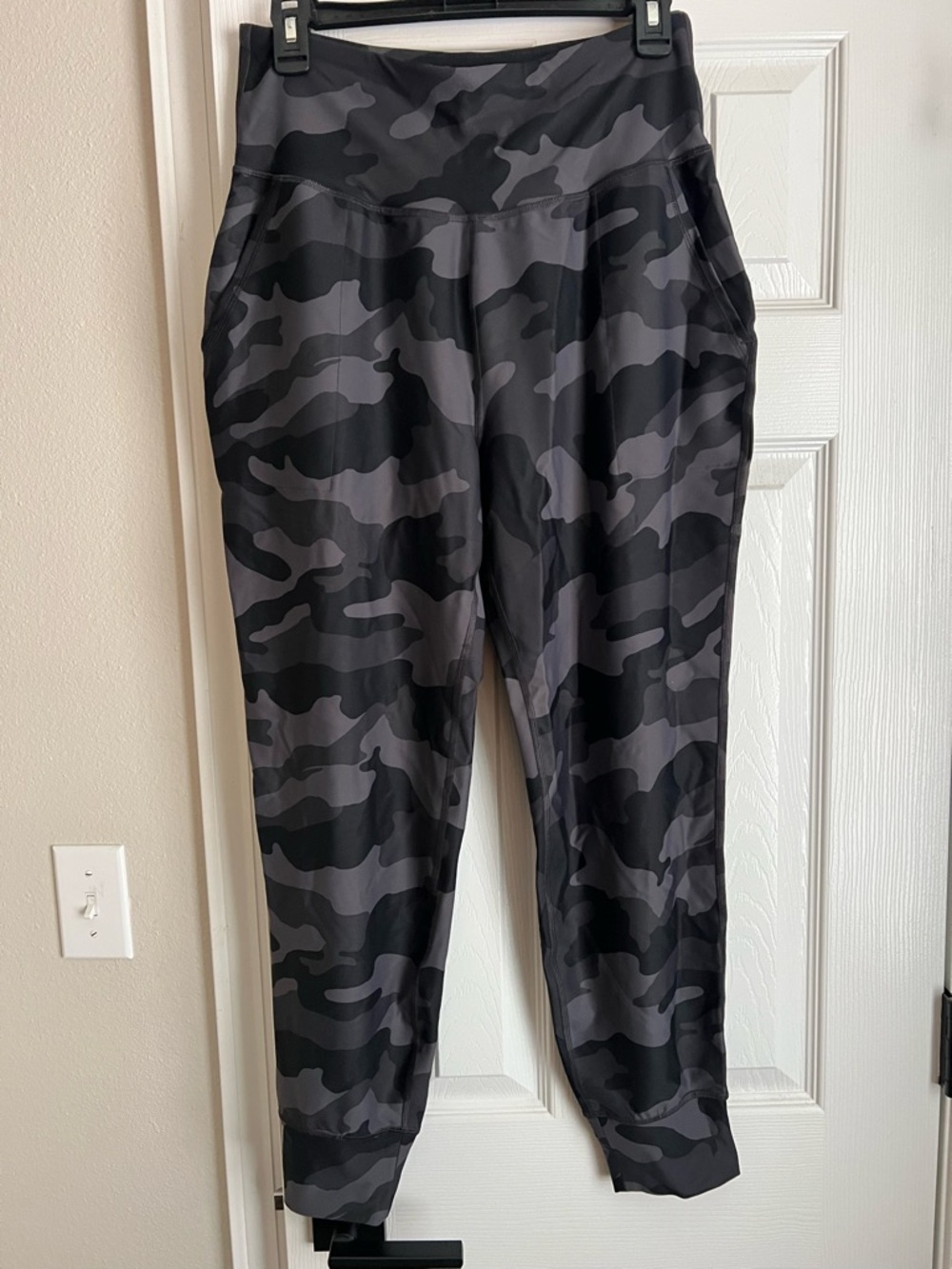 Old Navy Active Black & Gray Camouflage Top